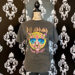 🍀 NWT! Rock of Ages 1983 Def Leppard T-Shirt!